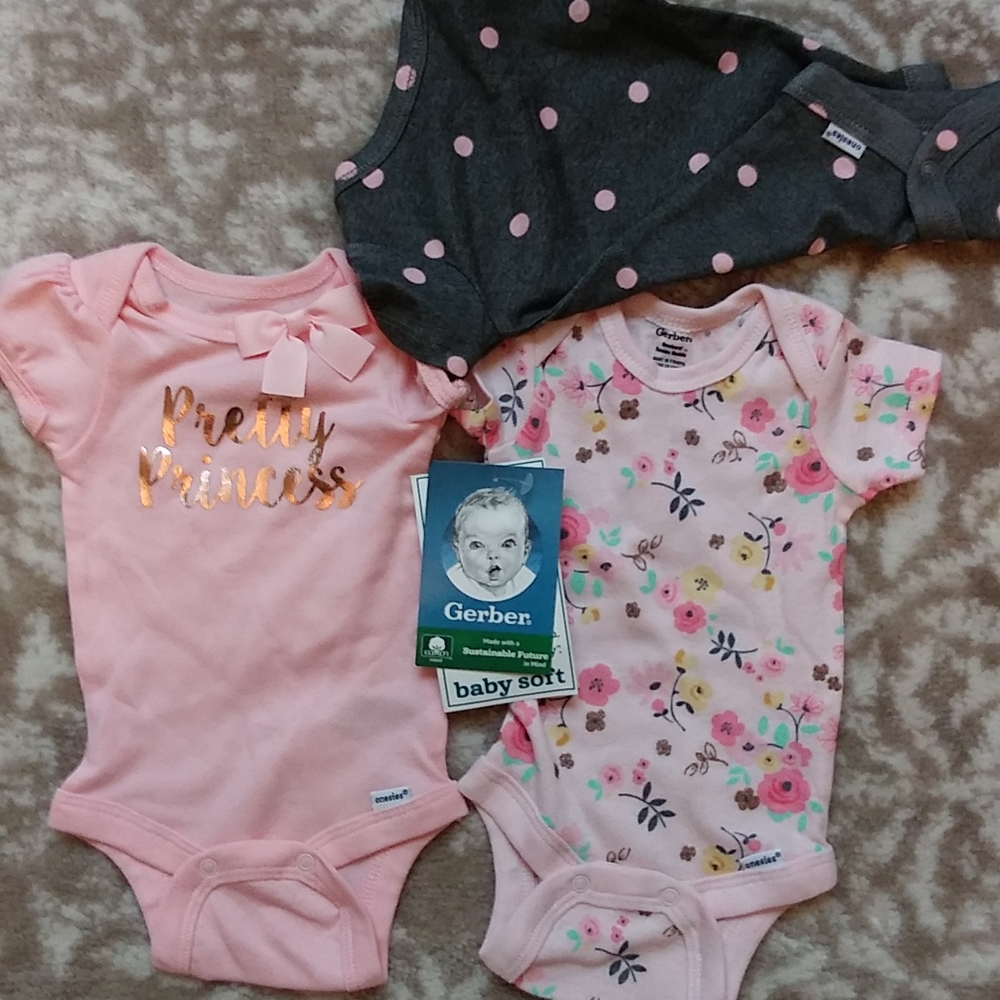 !!NWT!!GERBER NEWBORN ONESIE'S,3PACK,PRETTY PRINCESS,GREY WITH PINK POLKA DOTS,